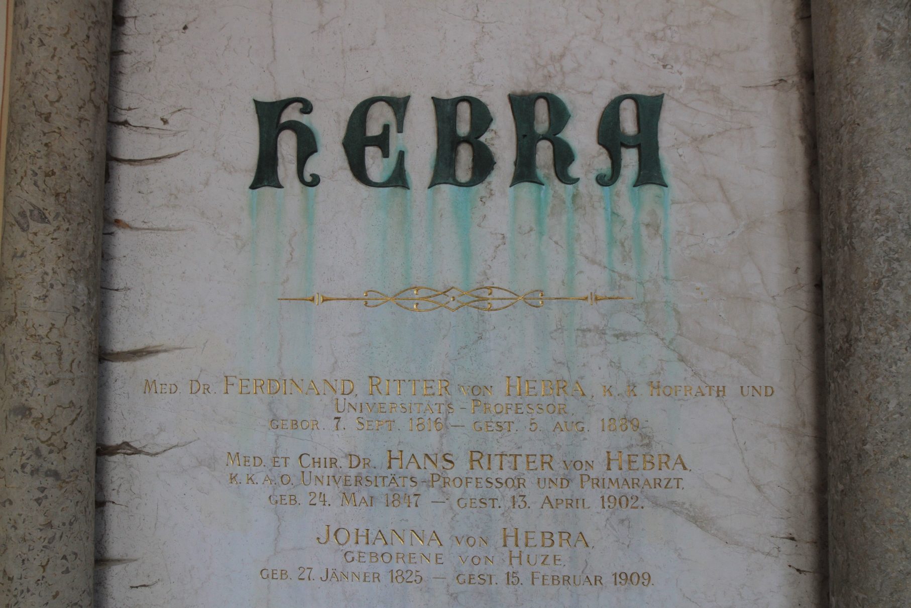Ferdinand%20Ritter%20von%20Hebra%27s%20tomb%2C%20Vienna%20-%2003.JPG